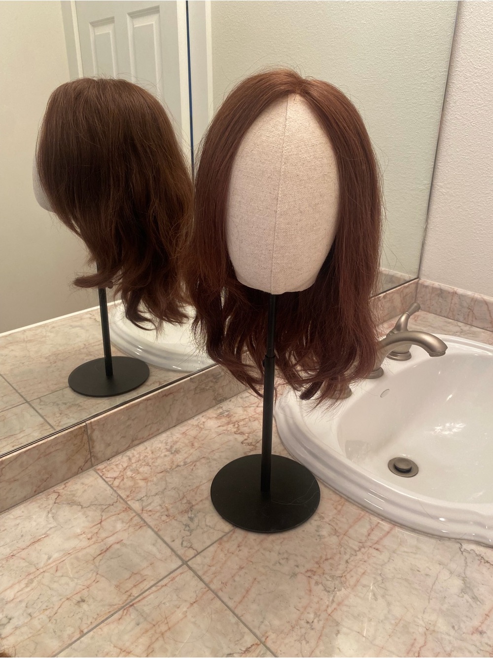 Women’s EsterocaDesigns R4 100% Remi Human Hair Lace Cap Wig